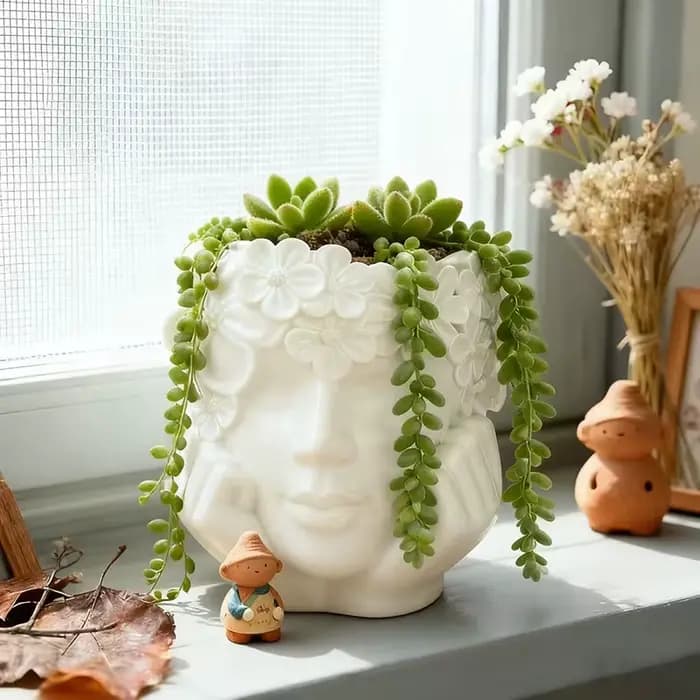 Magnifique pot de fleurs en résine en forme de fille tenant une fleur