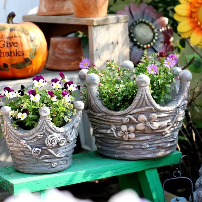 Pot de fleur en forme de couronne
