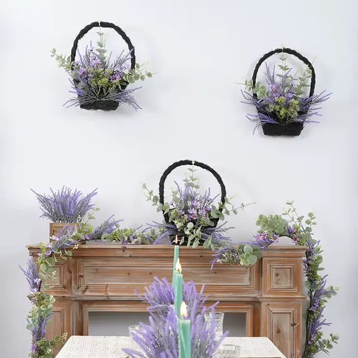 Plante en pot violette