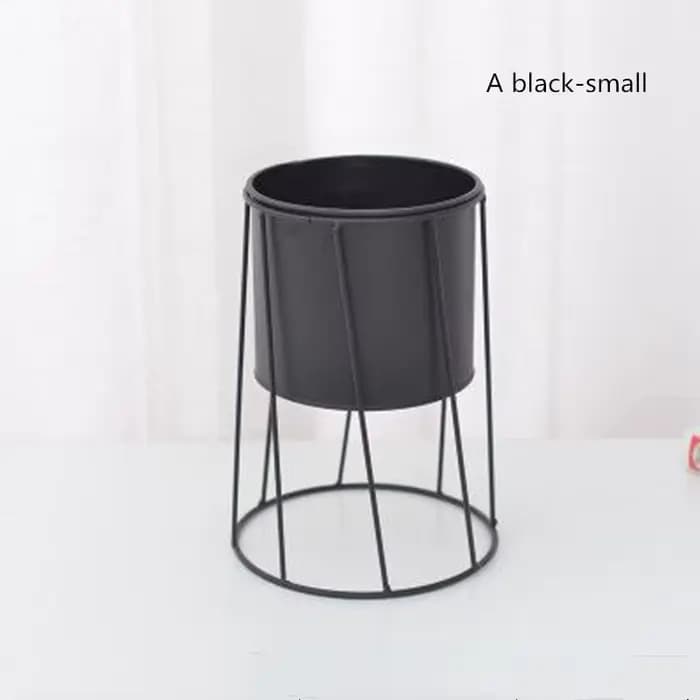 Pot de fleurs en fer forgé pour la décoration de la maison