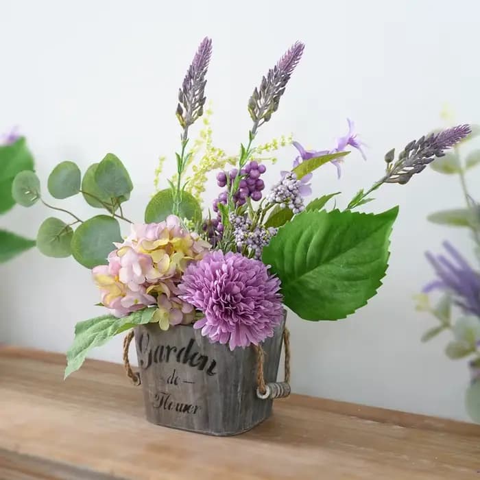 Plantes en pot vertes artificielles