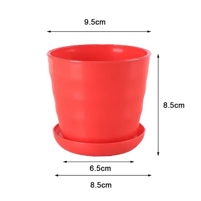 Pot de fleur en plastique coloré avec plateaux