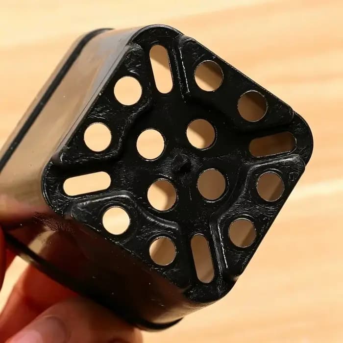 Pots de pépinière en plastique avec trous respirants